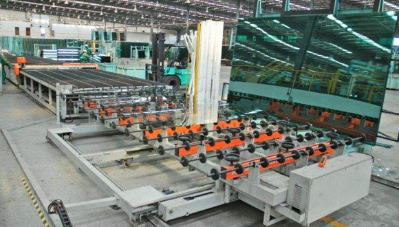 中國玻璃切割機產業目前依然是一個外向型的產業 中國玻璃切割機產業目前依然是一個外向型的產業